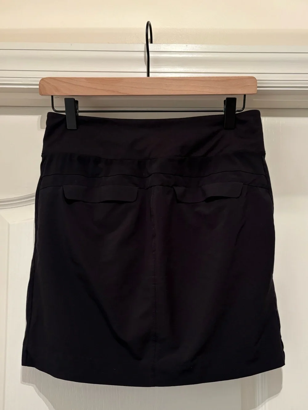 Women’s Athleta black SoHo Skort size 2